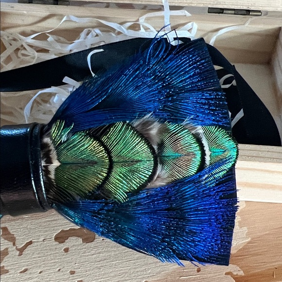 Luxury Feather Bow Tie - Picture 3 of 6